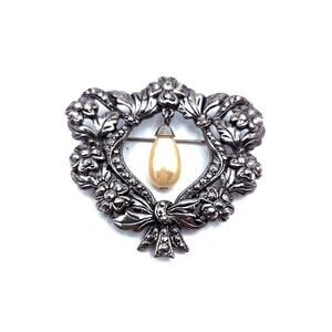Vamp Romantic Silver Tone Filigree Heart Faux Pearl Drop Brooch Pin